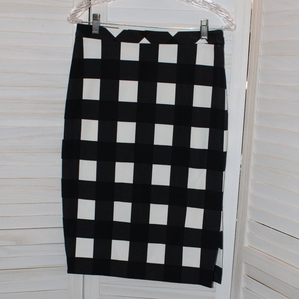 Banana republic black and white skirt Size 4